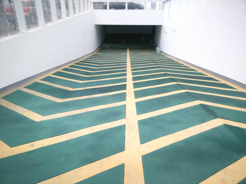 施工中環(huán)氧樹脂地坪涂裝存在的問題，新天地漆業(yè)幫你解答